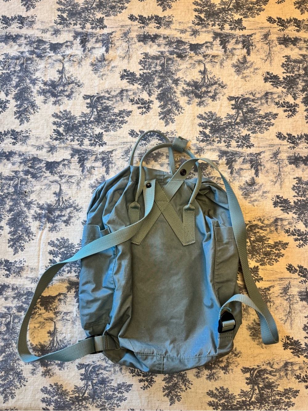 Fjallraven Kanken Backpack in blue with Red Logo - Picture 3 of 5